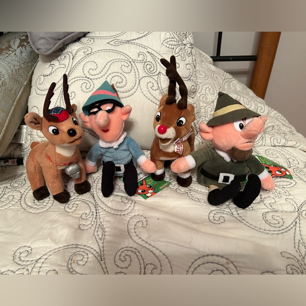 CVS BEANIES 1999 RUDOLPH THE RED NOSE REINDEER EDITION. (12pieces)